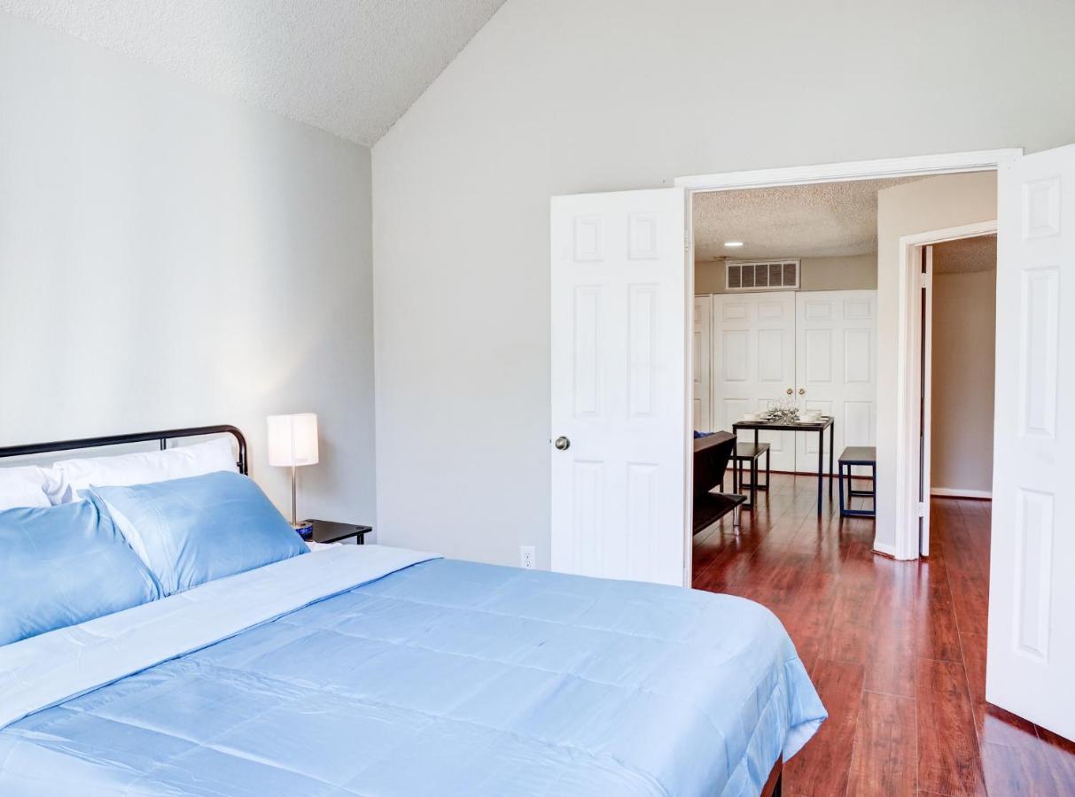 Lovely 2 Bedroom, 1 Bath Condo With Pools And Gym. Houston Dış mekan fotoğraf