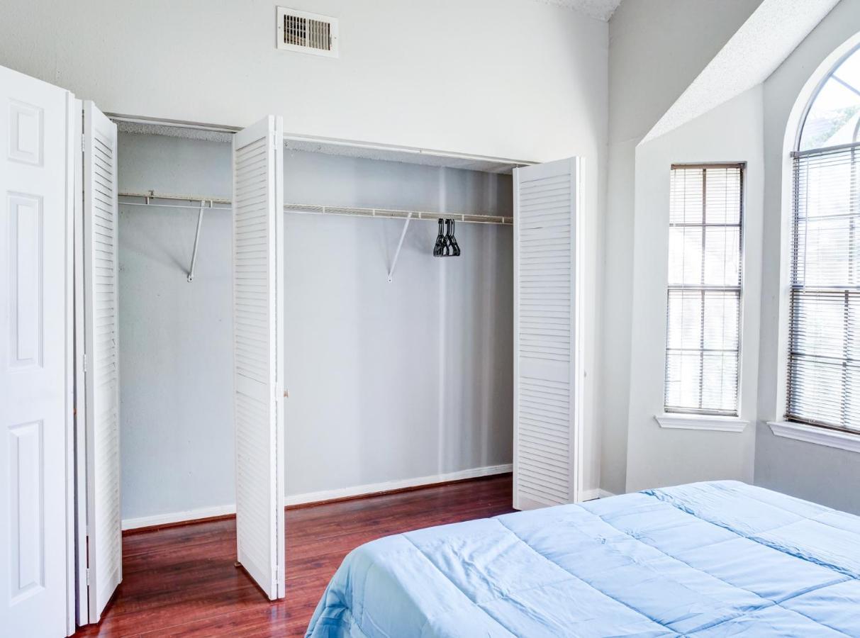 Lovely 2 Bedroom, 1 Bath Condo With Pools And Gym. Houston Dış mekan fotoğraf