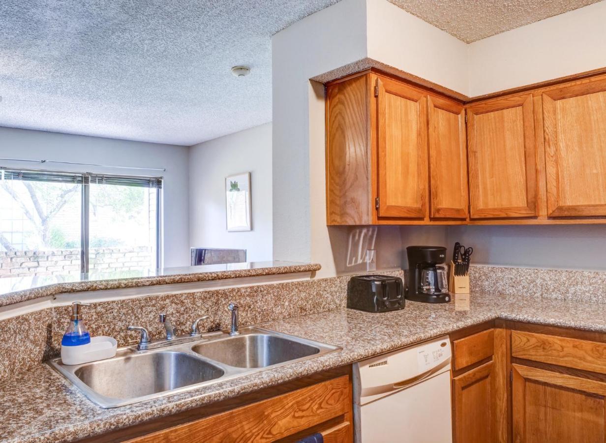 Lovely 2 Bedroom, 1 Bath Condo With Pools And Gym. Houston Dış mekan fotoğraf